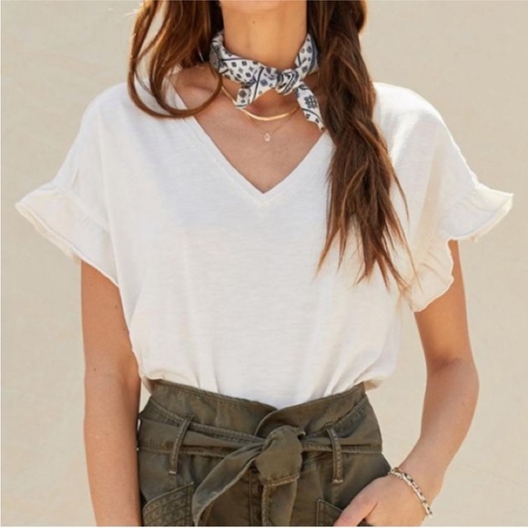 Anthropologie Pilcro flutter sleeve v-neck tee, size M, cream colored - Picture 2 of 4